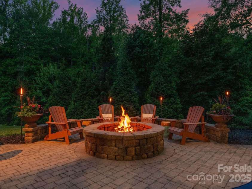 1021 Westbury Drive, Matthews, NC 28104.  MLS# CAR4252670, YatesRealty ID 11634. 