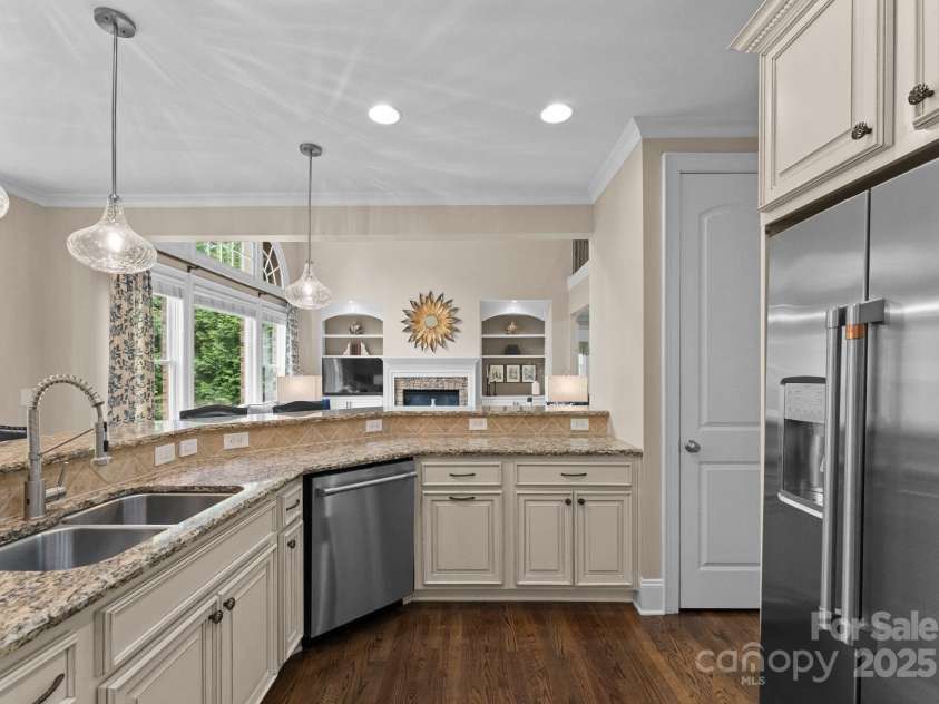 1021 Westbury Drive, Matthews, NC 28104.  MLS# CAR4252670, YatesRealty ID 11634. 