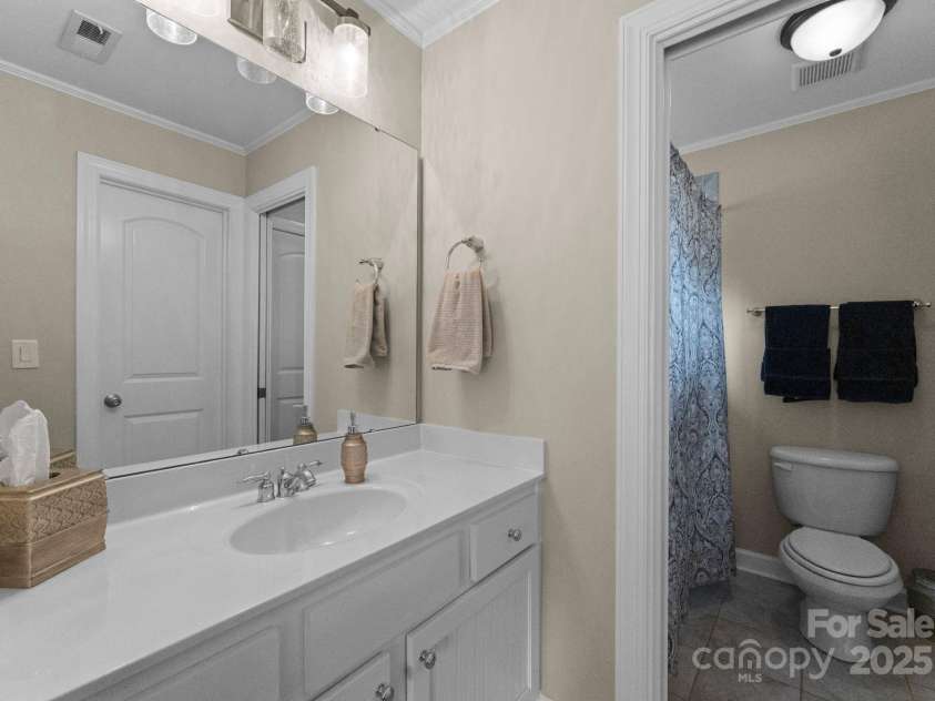 1021 Westbury Drive, Matthews, NC 28104.  MLS# CAR4252670, YatesRealty ID 11634. 