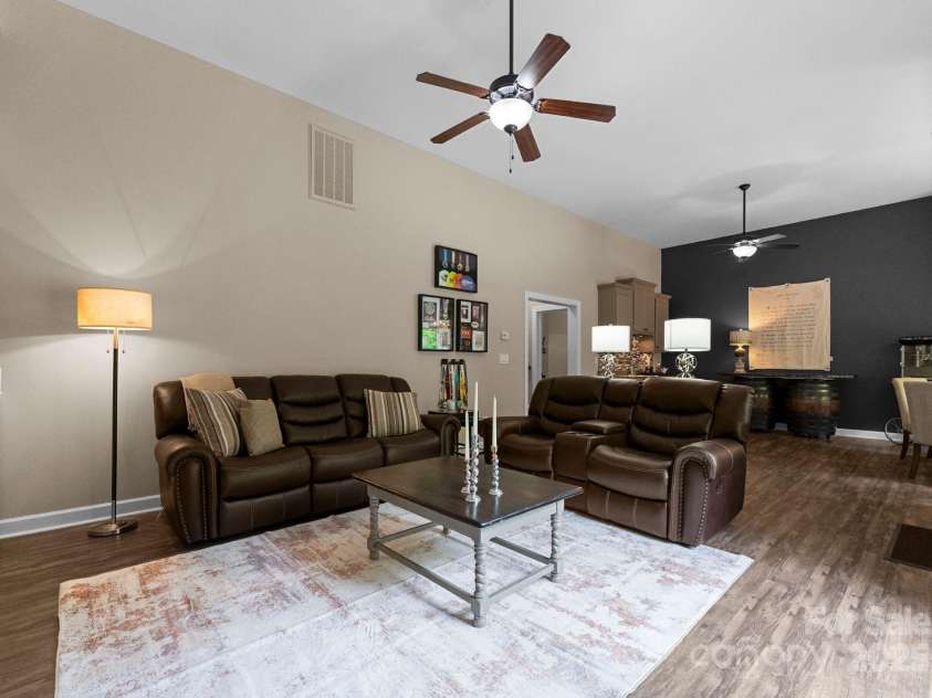 1021 Westbury Drive, Matthews, NC 28104.  MLS# CAR4252670, YatesRealty ID 11634. 