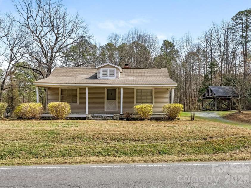 2346 Sam Newell Road, Matthews, NC 28105.  MLS# CAR4353522, YatesRealty ID 11634. Front