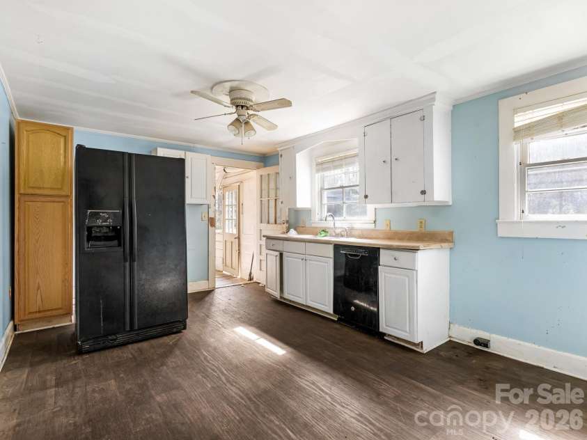 2346 Sam Newell Road, Matthews, NC 28105.  MLS# CAR4353522, YatesRealty ID 11634. Kitchen