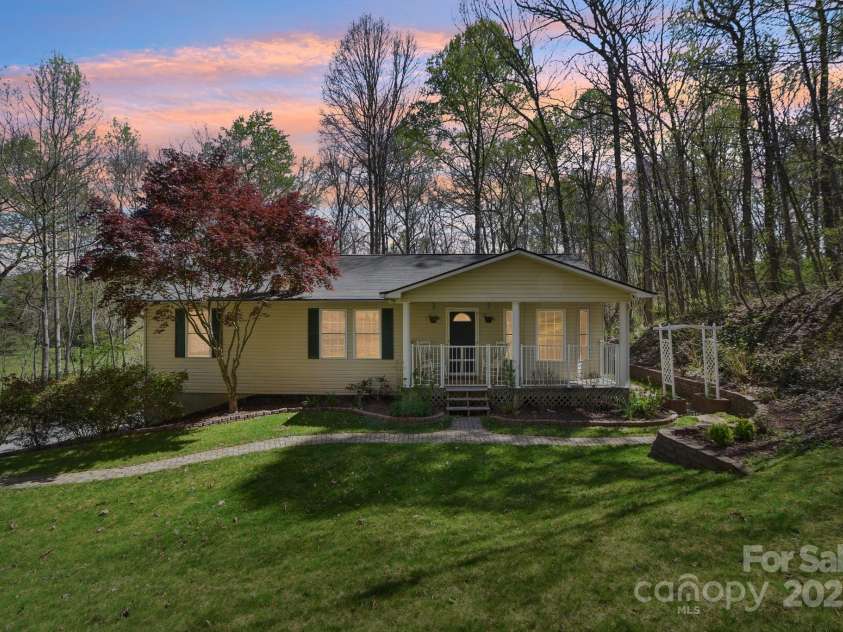 53 Haly Ho Drive, Candler, NC 28715.  MLS# CAR4250677, YatesRealty ID 11635. 