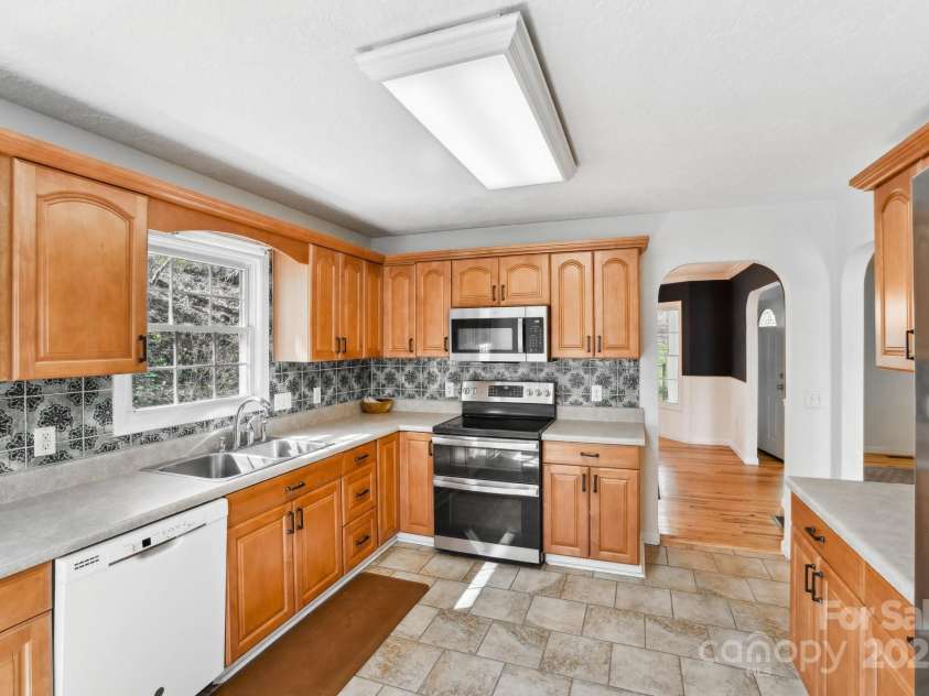 53 Haly Ho Drive, Candler, NC 28715.  MLS# CAR4250677, YatesRealty ID 11635. 