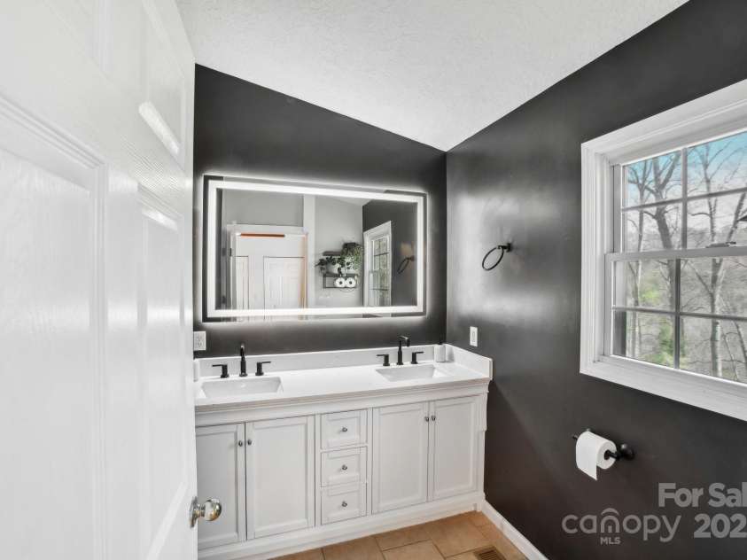 53 Haly Ho Drive, Candler, NC 28715.  MLS# CAR4250677, YatesRealty ID 11635. 