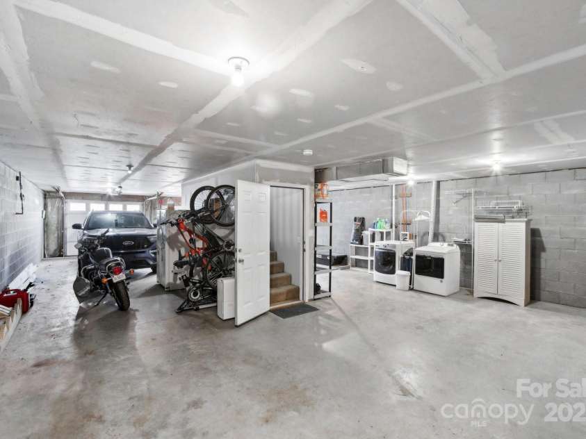 53 Haly Ho Drive, Candler, NC 28715.  MLS# CAR4250677, YatesRealty ID 11635. 