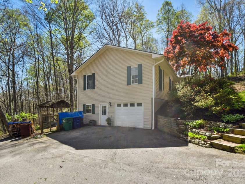 53 Haly Ho Drive, Candler, NC 28715.  MLS# CAR4250677, YatesRealty ID 11635. 