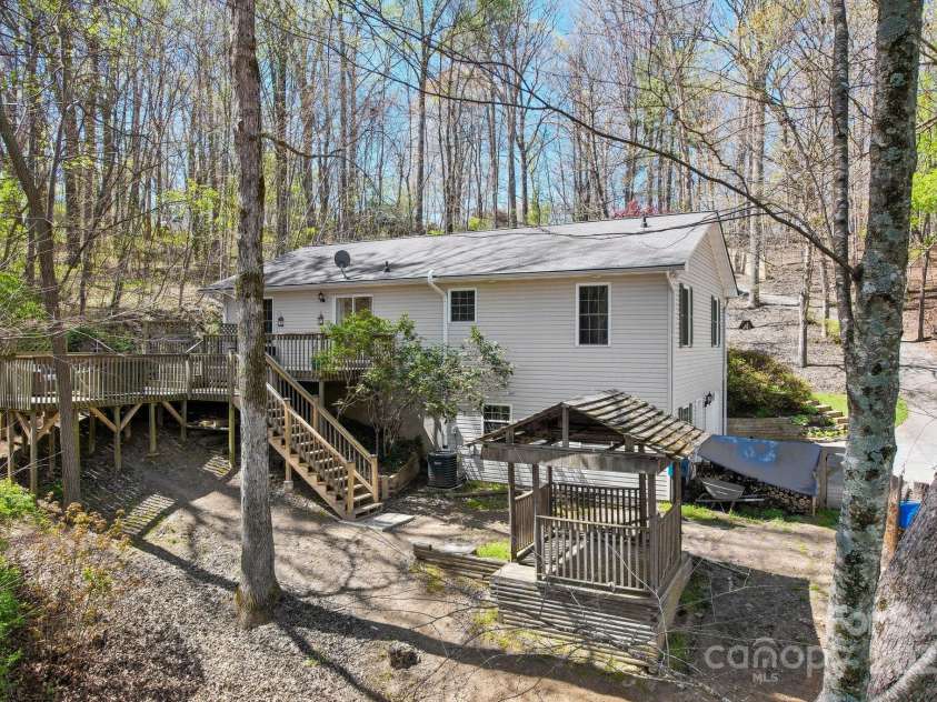53 Haly Ho Drive, Candler, NC 28715.  MLS# CAR4250677, YatesRealty ID 11635. 