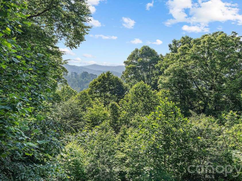 616 Appaloosa Trail, Waynesville, NC 28785.  MLS# CAR4356545, YatesRealty ID 11635. 