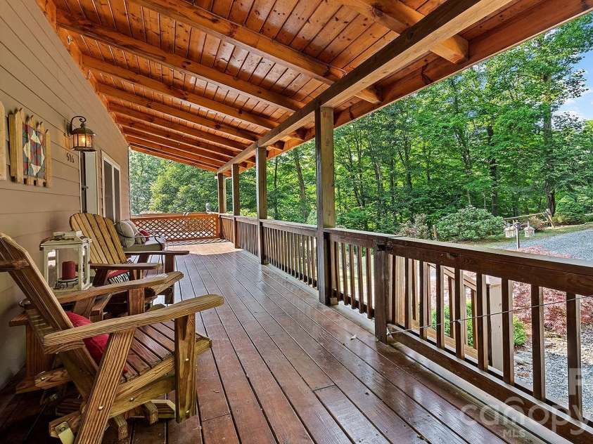 616 Appaloosa Trail, Waynesville, NC 28785.  MLS# CAR4356545, YatesRealty ID 11635. 