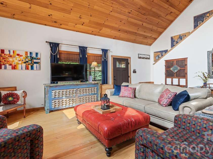616 Appaloosa Trail, Waynesville, NC 28785.  MLS# CAR4356545, YatesRealty ID 11635. 
