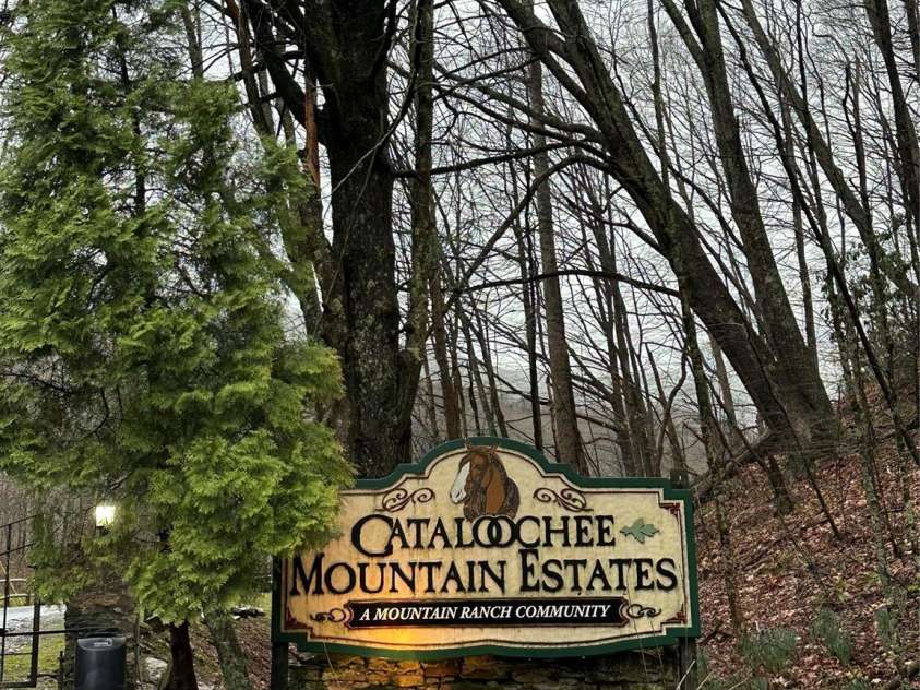 616 Appaloosa Trail, Waynesville, NC 28785.  MLS# CAR4356545, YatesRealty ID 11635. 