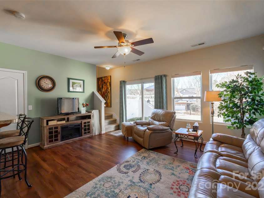 2519 Early Flight Drive, Charlotte, NC 28262.  MLS# CAR4217909, YatesRealty ID 11636. 