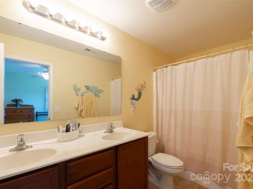 2519 Early Flight Drive, Charlotte, NC 28262.  MLS# CAR4217909, YatesRealty ID 11636. 