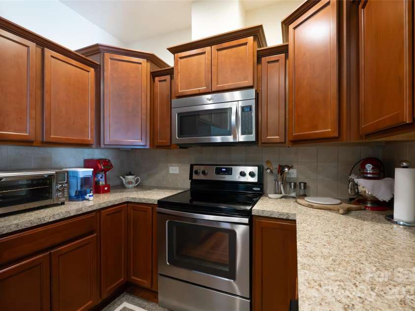 2519 Early Flight Drive, Charlotte, NC 28262.  MLS# CAR4217909, YatesRealty ID 11636. 