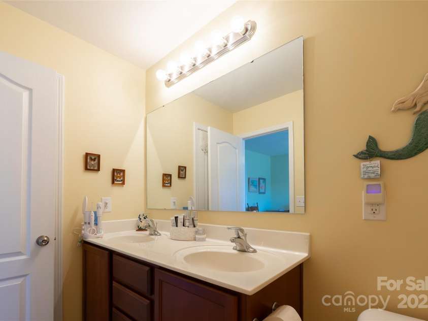2519 Early Flight Drive, Charlotte, NC 28262.  MLS# CAR4217909, YatesRealty ID 11636. 