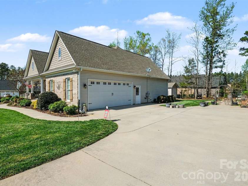 5123 Beckenham Lane, Concord, NC 28025.  MLS# CAR4355969, YatesRealty ID 11636. 
