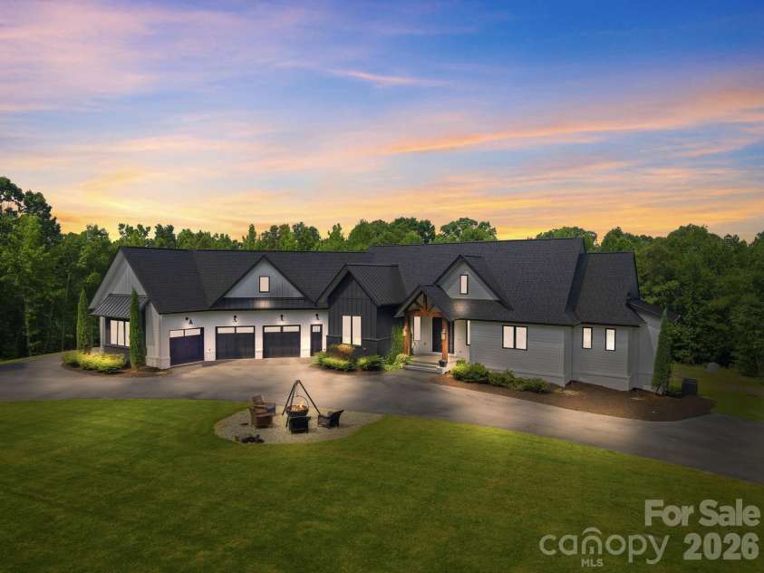6207 Victory Pass Lane, Waxhaw, NC 28173.  MLS# CAR4398111, YatesRealty ID 11639. 