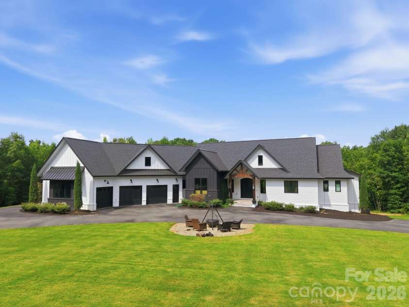 6207 Victory Pass Lane, Waxhaw, NC 28173.  MLS# CAR4398111, YatesRealty ID 11639. 
