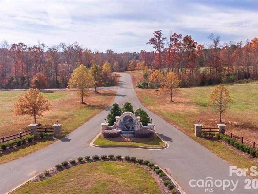 6207 Victory Pass Lane, Waxhaw, NC 28173.  MLS# CAR4398111, YatesRealty ID 11639. 