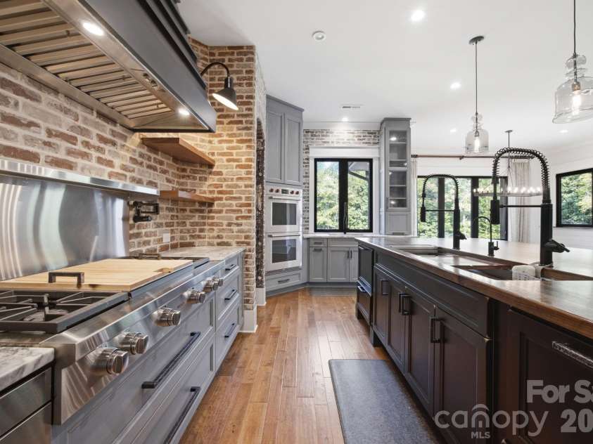 6207 Victory Pass Lane, Waxhaw, NC 28173.  MLS# CAR4398111, YatesRealty ID 11639. Chef's Kitchen