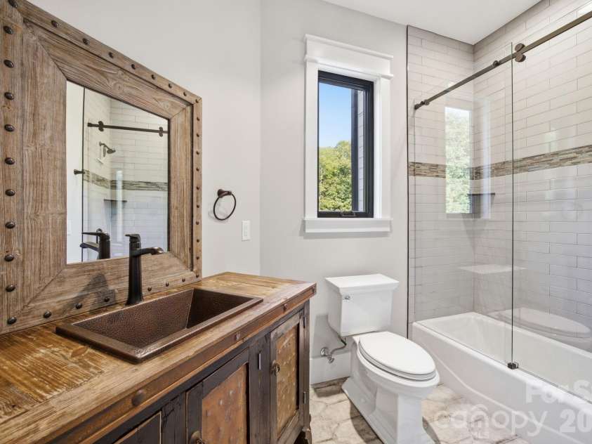 6207 Victory Pass Lane, Waxhaw, NC 28173.  MLS# CAR4398111, YatesRealty ID 11639. Lower Level on-suite Bath