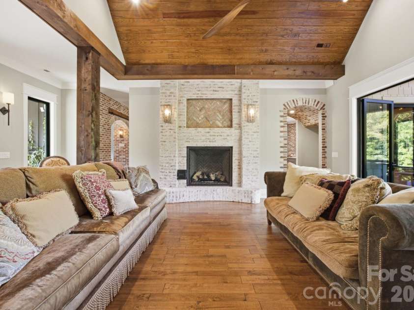 6207 Victory Pass Lane, Waxhaw, NC 28173.  MLS# CAR4398111, YatesRealty ID 11639. Main Level Great Room