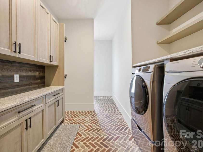 6207 Victory Pass Lane, Waxhaw, NC 28173.  MLS# CAR4398111, YatesRealty ID 11639. Main Level Laundry Room
