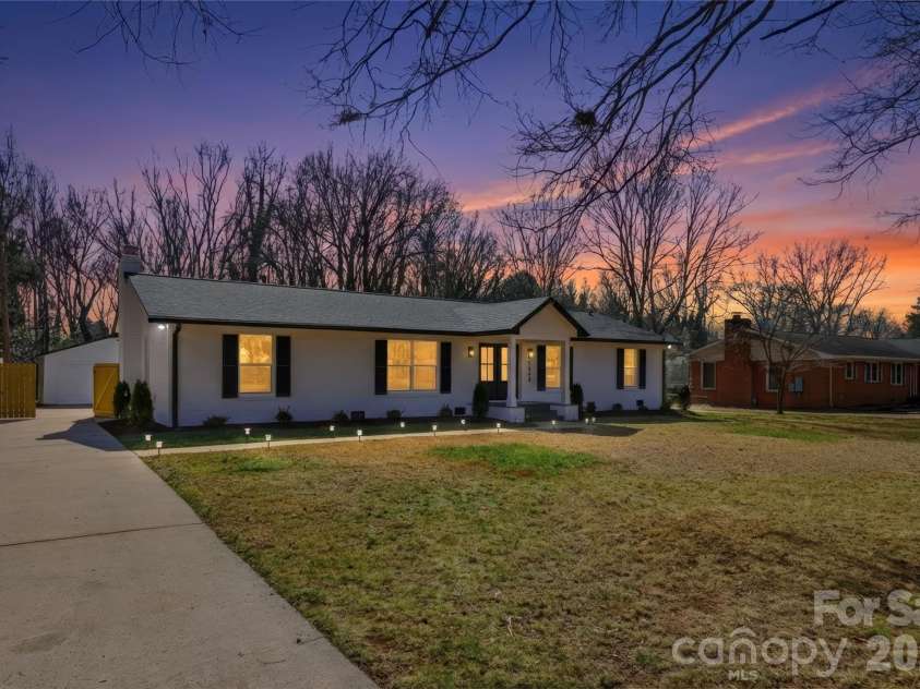 7834 Rainbow Drive, Charlotte, NC 28227.  MLS# CAR4346214, YatesRealty ID 11639. 