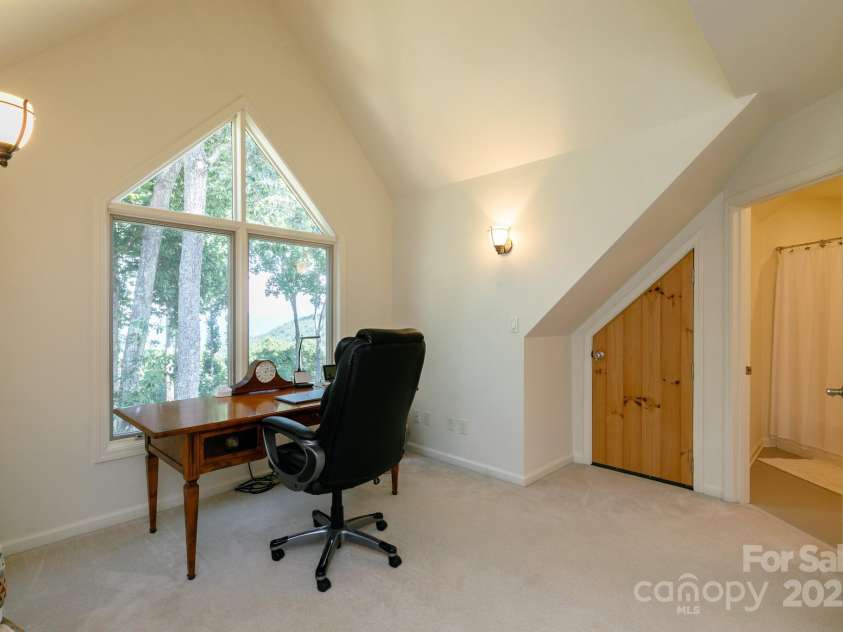 410 Springhouse Drive, Burnsville, NC 28714.  MLS# CAR4178443, YatesRealty ID 1164. 