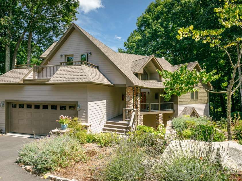 410 Springhouse Drive, Burnsville, NC 28714.  MLS# CAR4178443, YatesRealty ID 1164. 