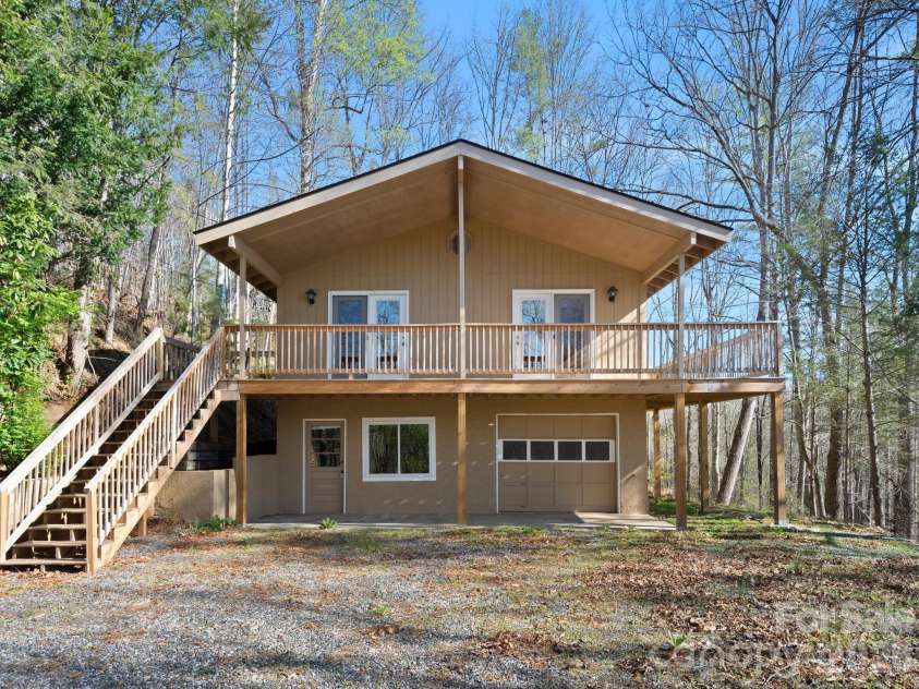 331 River Ridge Drive, Burnsville, NC 28714.  MLS# CAR4346818, YatesRealty ID 11641. 