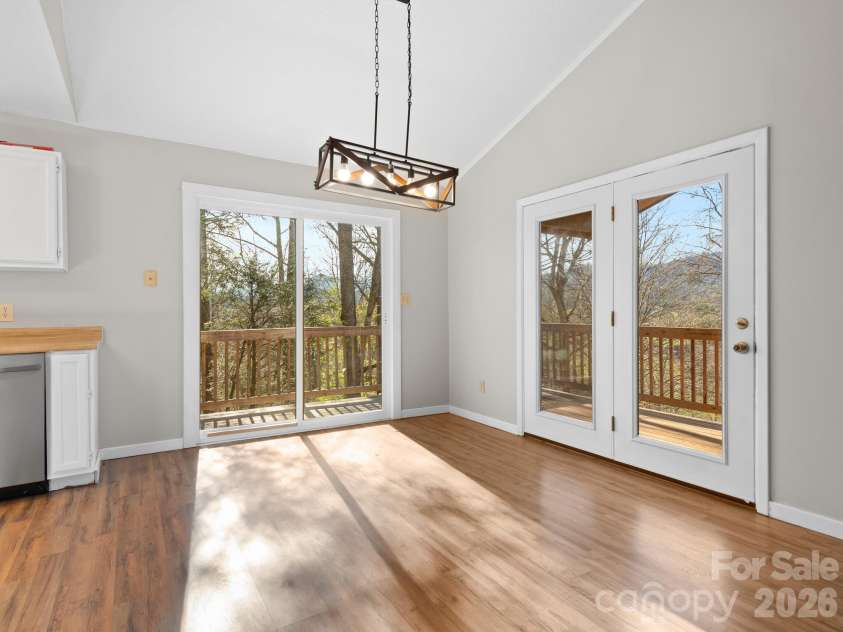 331 River Ridge Drive, Burnsville, NC 28714.  MLS# CAR4346818, YatesRealty ID 11641. 