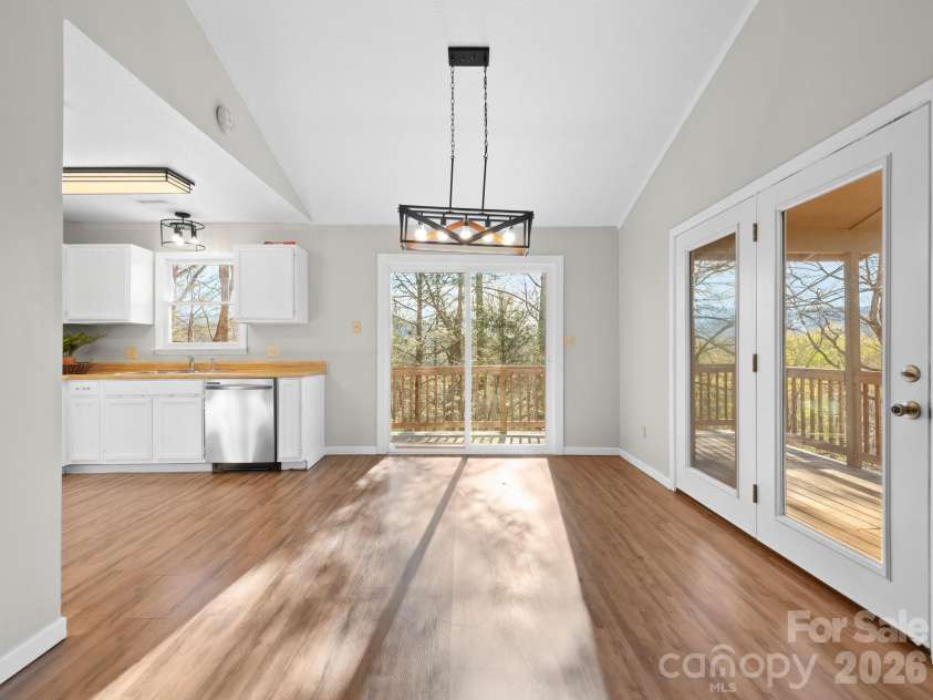 331 River Ridge Drive, Burnsville, NC 28714.  MLS# CAR4346818, YatesRealty ID 11641. 