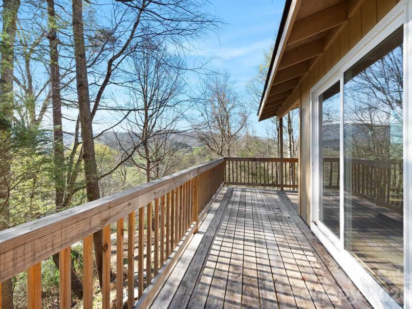 331 River Ridge Drive, Burnsville, NC 28714.  MLS# CAR4346818, YatesRealty ID 11641. 