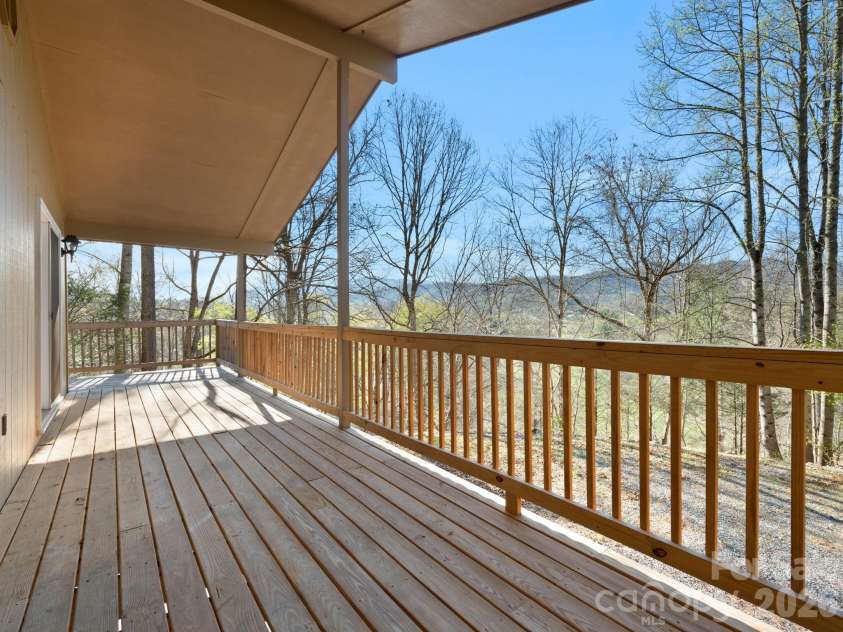 331 River Ridge Drive, Burnsville, NC 28714.  MLS# CAR4346818, YatesRealty ID 11641. 