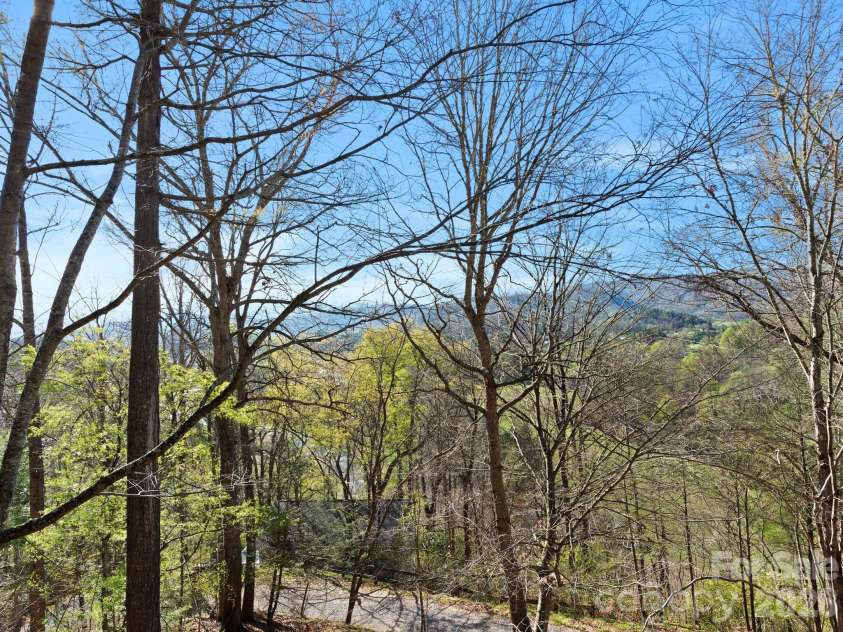 331 River Ridge Drive, Burnsville, NC 28714.  MLS# CAR4346818, YatesRealty ID 11641. 