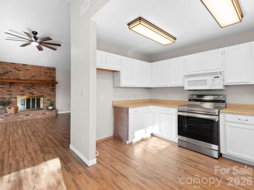331 River Ridge Drive, Burnsville, NC 28714.  MLS# CAR4346818, YatesRealty ID 11641. 