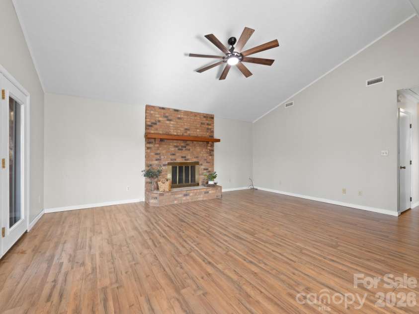331 River Ridge Drive, Burnsville, NC 28714.  MLS# CAR4346818, YatesRealty ID 11641. 