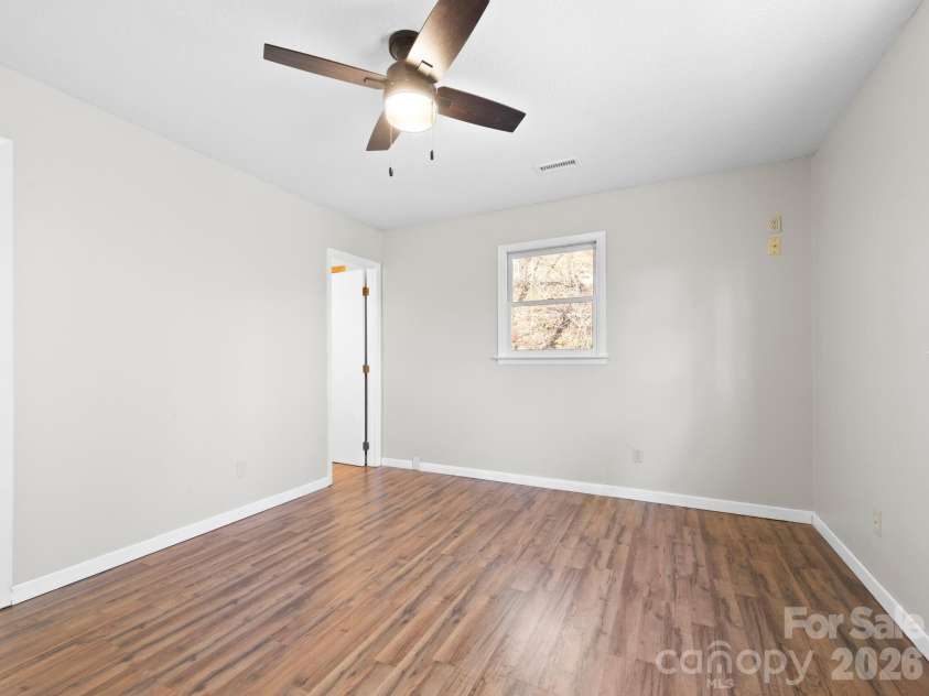 331 River Ridge Drive, Burnsville, NC 28714.  MLS# CAR4346818, YatesRealty ID 11641. 