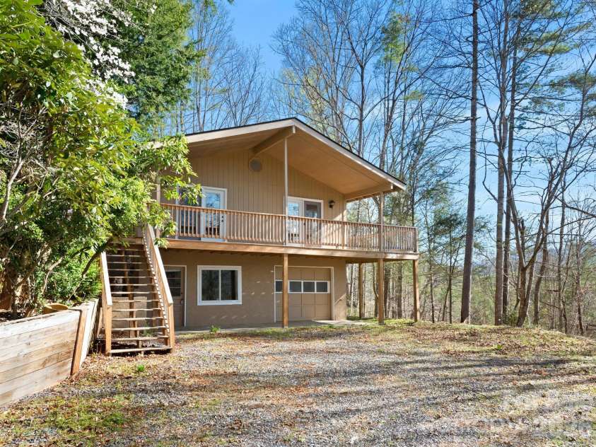 331 River Ridge Drive, Burnsville, NC 28714.  MLS# CAR4346818, YatesRealty ID 11641. 