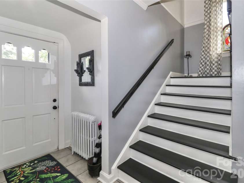 532 Margaret Drive, Statesville, NC 28677.  MLS# CAR4360307, YatesRealty ID 11642. 