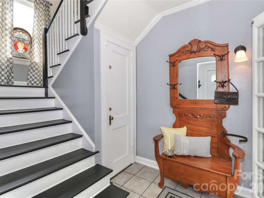 532 Margaret Drive, Statesville, NC 28677.  MLS# CAR4360307, YatesRealty ID 11642. 