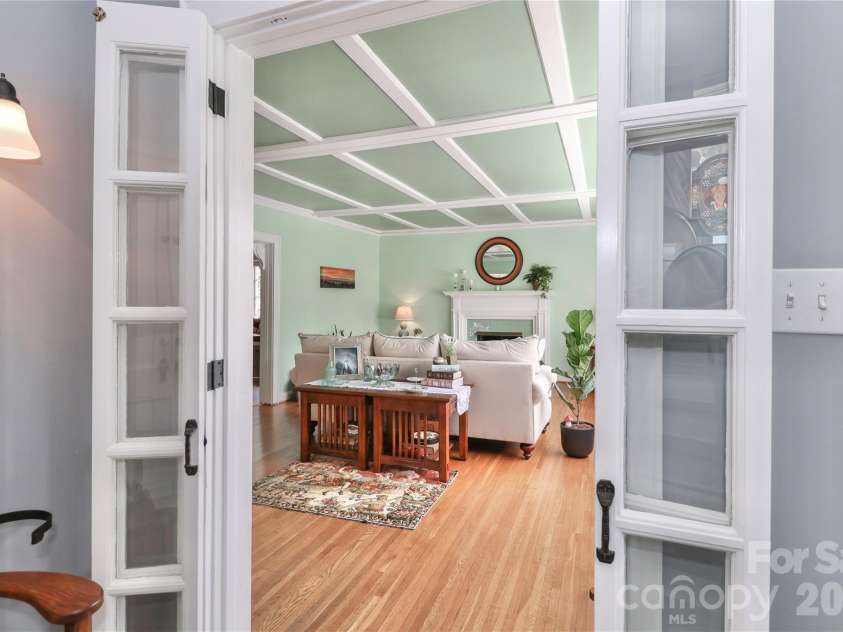 532 Margaret Drive, Statesville, NC 28677.  MLS# CAR4360307, YatesRealty ID 11642. 