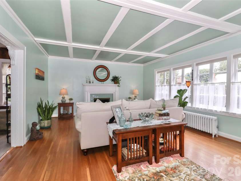 532 Margaret Drive, Statesville, NC 28677.  MLS# CAR4360307, YatesRealty ID 11642. 