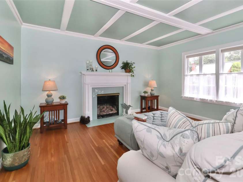 532 Margaret Drive, Statesville, NC 28677.  MLS# CAR4360307, YatesRealty ID 11642. 