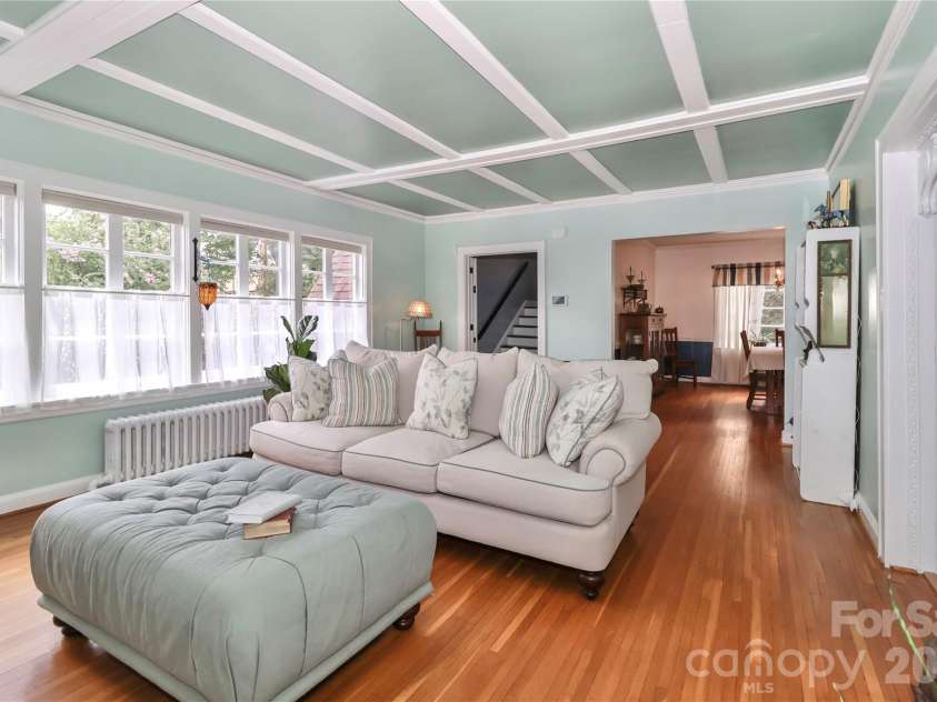 532 Margaret Drive, Statesville, NC 28677.  MLS# CAR4360307, YatesRealty ID 11642. 