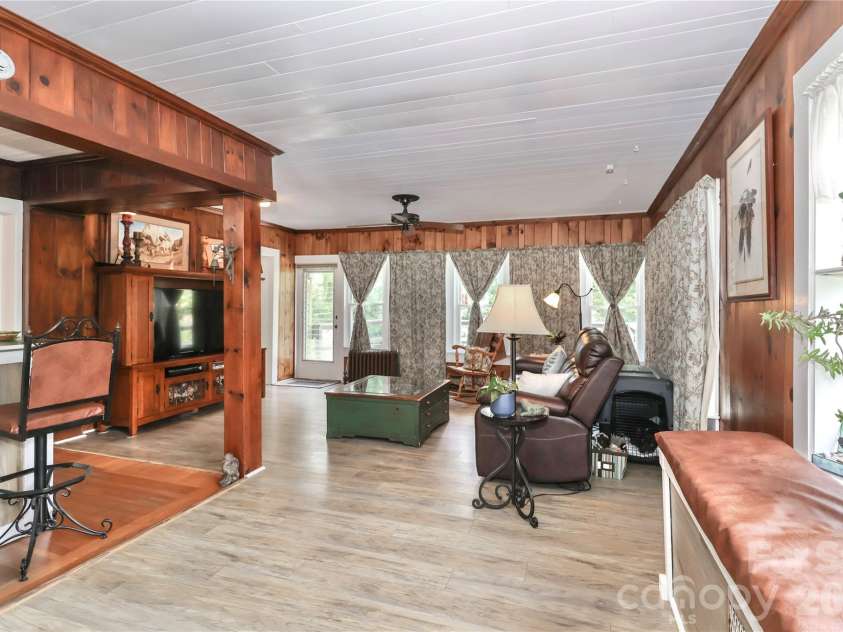532 Margaret Drive, Statesville, NC 28677.  MLS# CAR4360307, YatesRealty ID 11642. 
