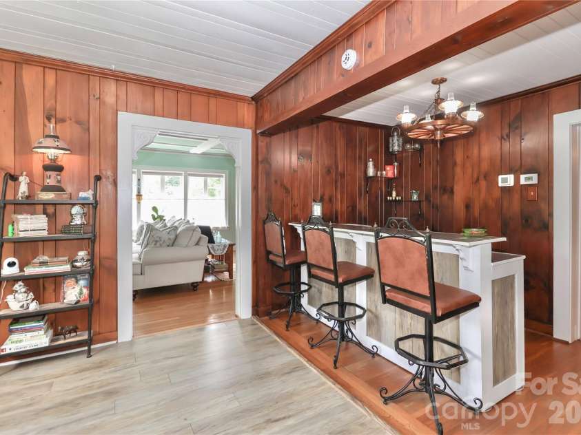 532 Margaret Drive, Statesville, NC 28677.  MLS# CAR4360307, YatesRealty ID 11642. 