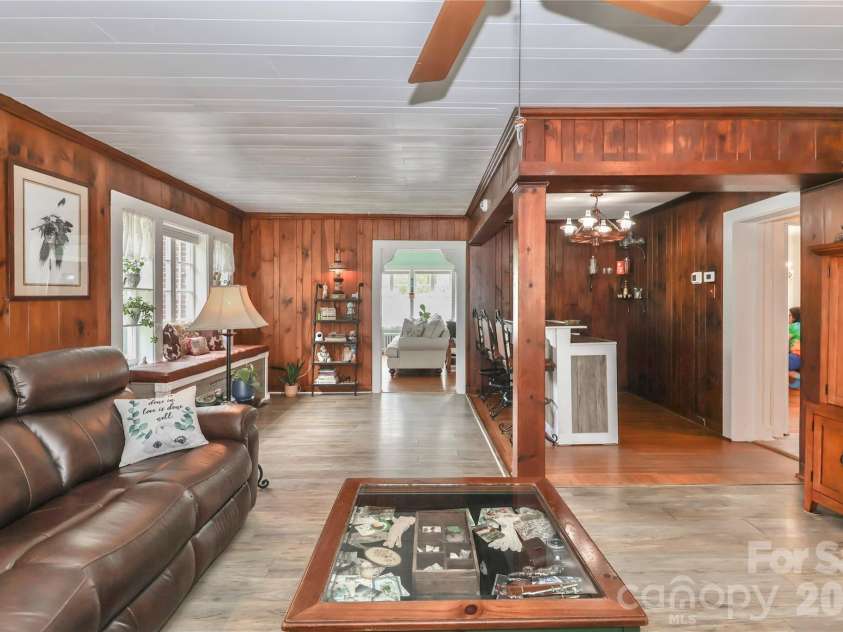 532 Margaret Drive, Statesville, NC 28677.  MLS# CAR4360307, YatesRealty ID 11642. 